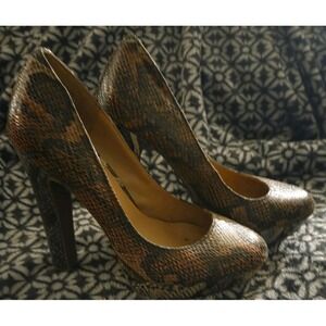 Cosmopolitan Snakeskin Platform High Heel Pumps Women's Size 10M Brown Snake...